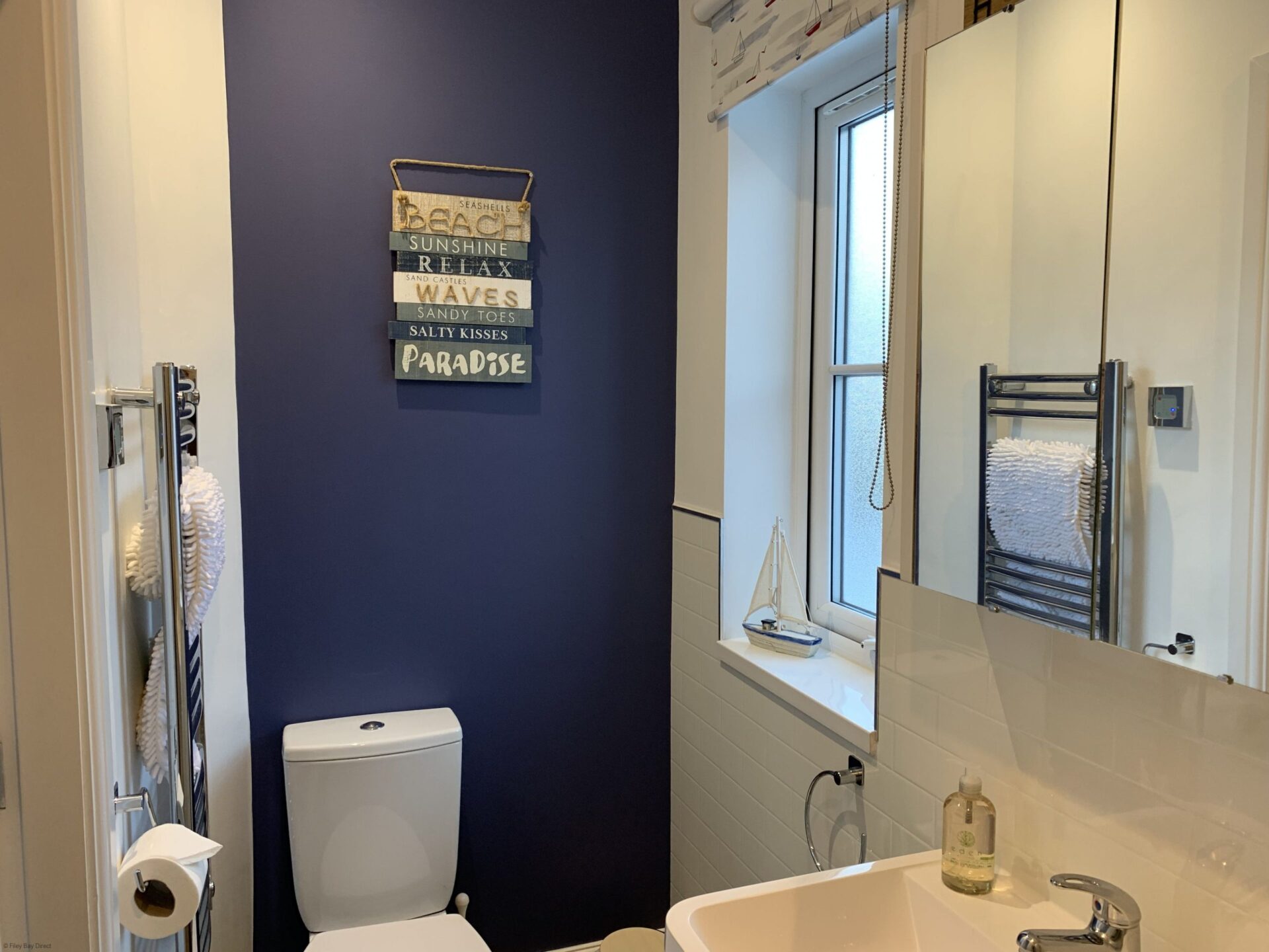 Ensuite to main bedroom, with walk-in shower cubicle
